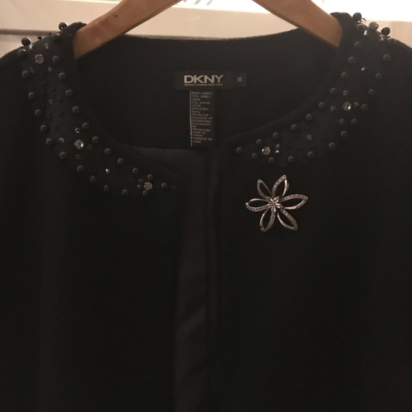 Flower Brooch - Picture 2 of 3